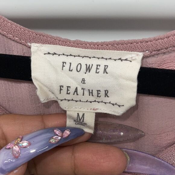 Rose FLOWER N Feather Tie Front Sheer Back Short Sleeve VNeck M Good Condition - Picture 2 of 8